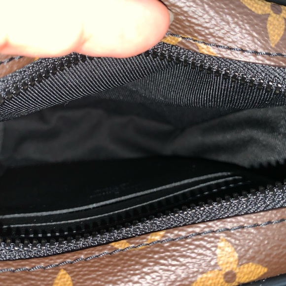 Louis Vuitton Christopher Wearable Wallet - Picture 14 of 17